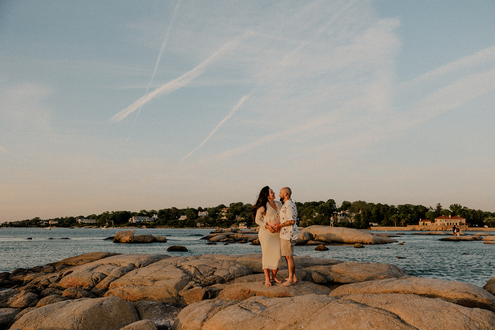 stunning maternity photoshoot on an East Coast beach