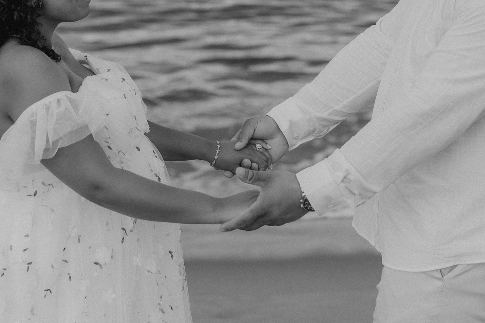 stunning maternity photoshoot on an East Coast beach