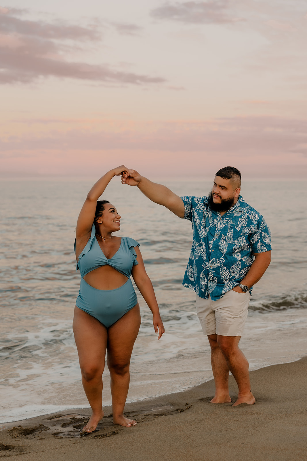 stunning maternity photoshoot on an East Coast beach