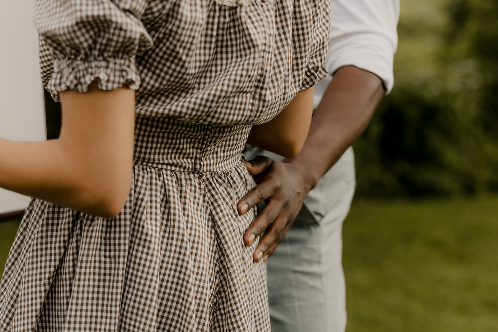 beautiful couple pose together in the backyard