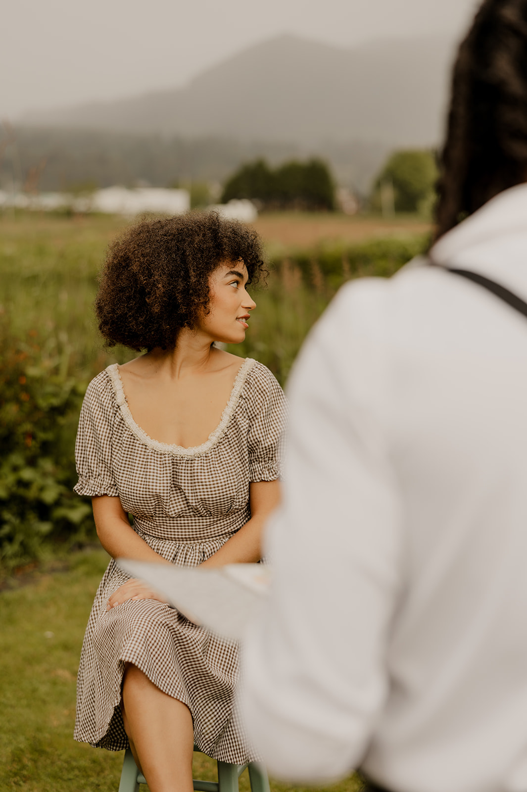 stunning example of an outdoor storytelling photoshoot